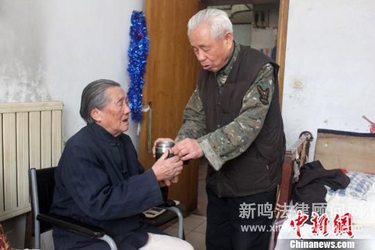 七旬老人照顾岳母20载岳母为减负“私逃”养老院